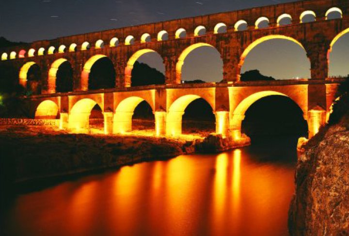 Mise en lumière du Pont du Gard © Yann de Fareins